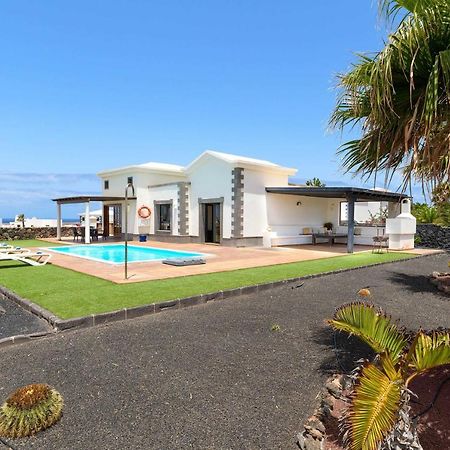 Villa Los Dragos Playa Blanca  Exterior photo