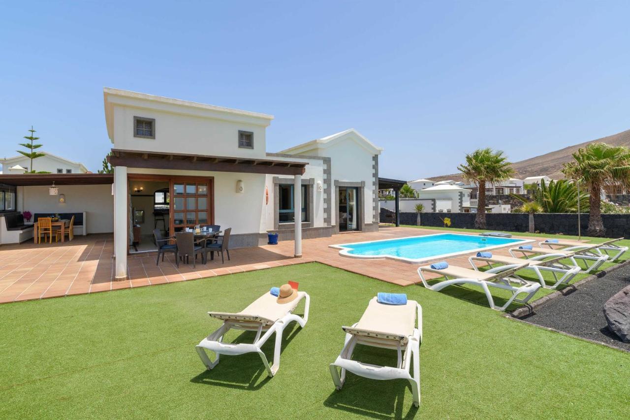 Villa Los Dragos Playa Blanca  Exterior photo