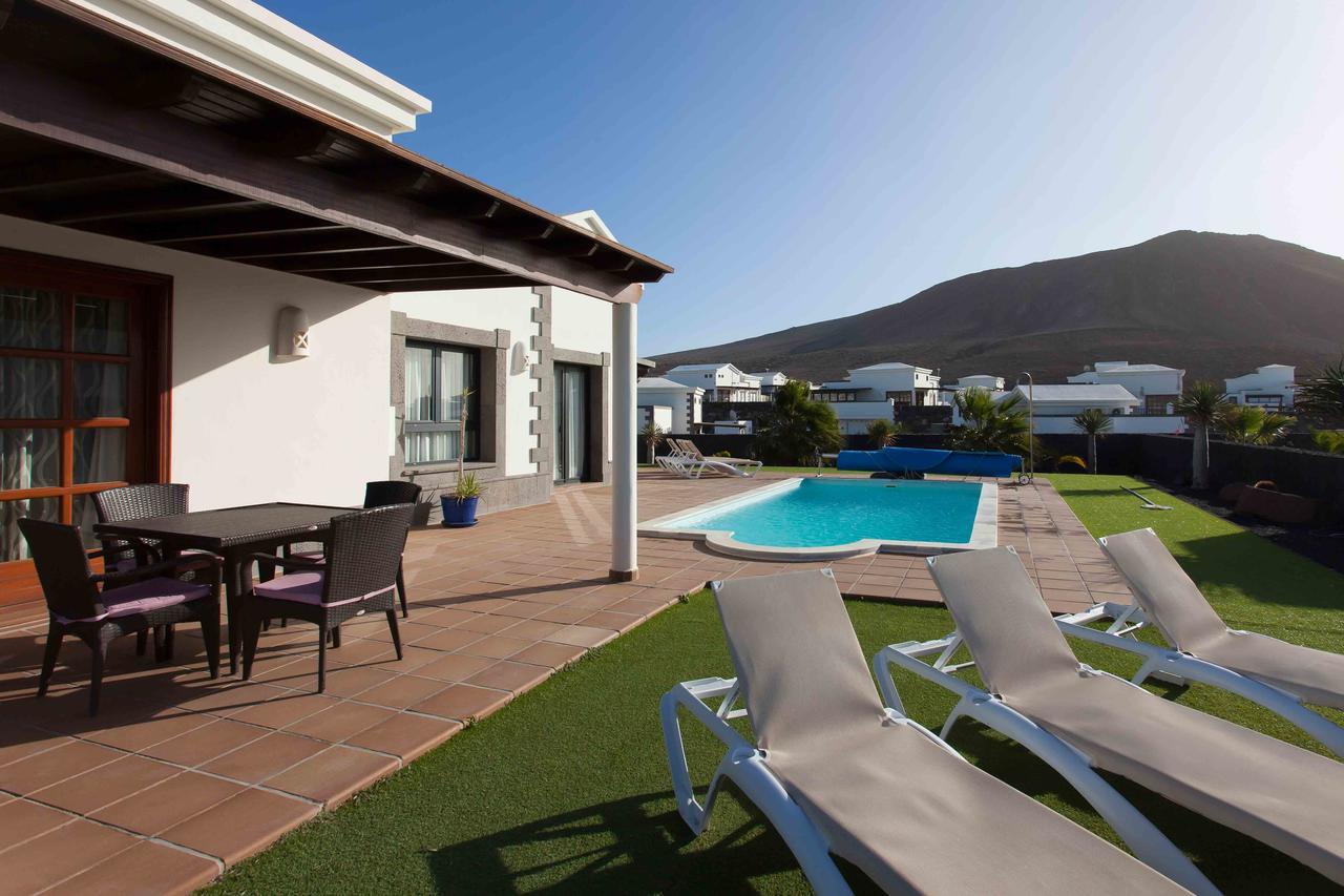Villa Los Dragos Playa Blanca  Exterior photo